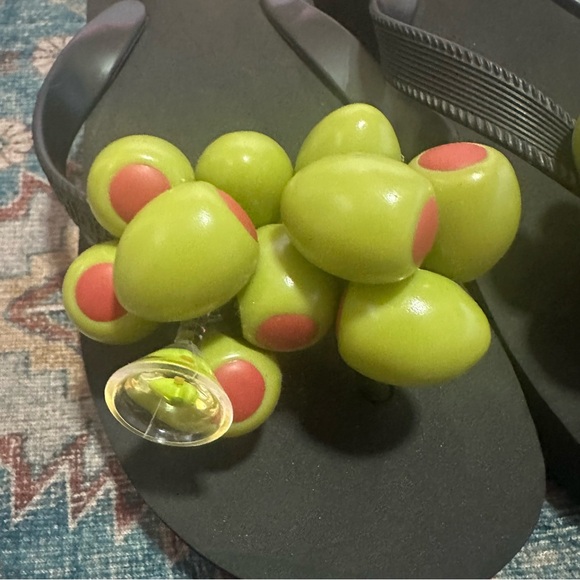 New y2k Hot Flops Black and green flip flops with olives  size 8-9 - Picture 6 of 9